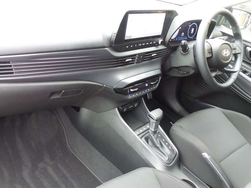 Hyundai Bayon Tech Line Red #5