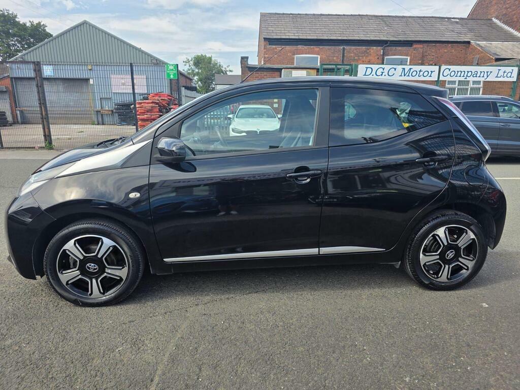 Toyota Aygo 1.0 Vvt-i X-clusiv Euro 5 Black #2