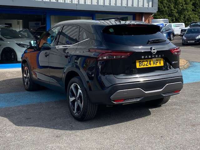 Nissan Qashqai 1.3 Dig-t Mhev 140 N-connecta 2Wd Glass Roof Silver #2