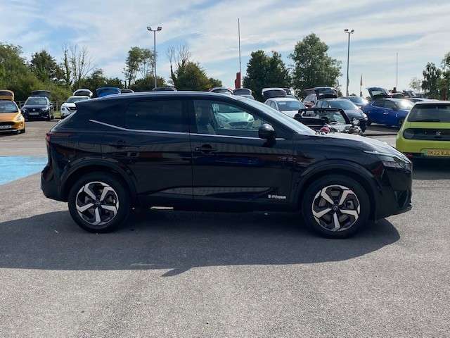 Nissan Qashqai 1.3 Dig-t Mhev 140 N-connecta 2Wd Glass Roof Silver #3