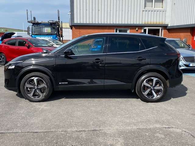 Nissan Qashqai 1.3 Dig-t Mhev 140 N-connecta 2Wd Glass Roof Silver #4