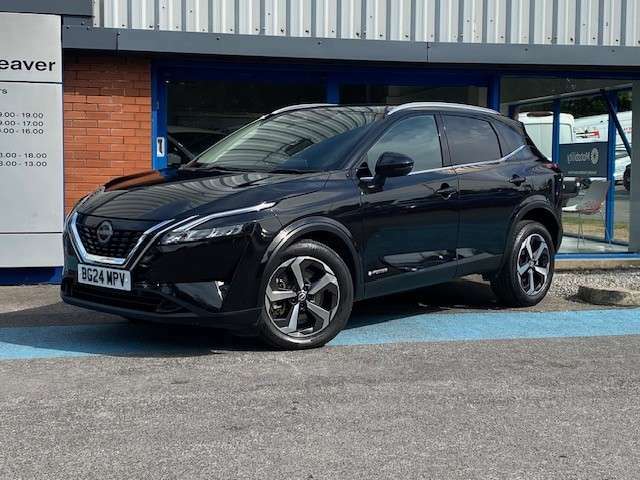 Nissan Qashqai 1.3 Dig-t Mhev 140 N-connecta 2Wd Glass Roof Silver #1