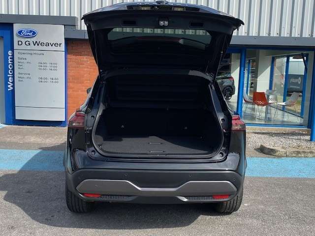 Nissan Qashqai 1.3 Dig-t Mhev 140 N-connecta 2Wd Glass Roof Silver #8