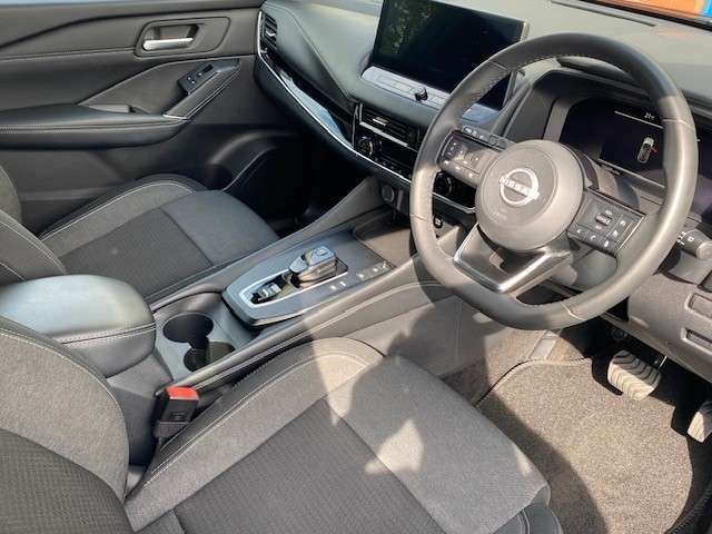 Nissan Qashqai 1.3 Dig-t Mhev 140 N-connecta 2Wd Glass Roof Silver #18