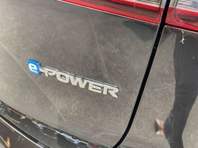 Nissan Qashqai 1.3 Dig-t Mhev 140 N-connecta 2Wd Glass Roof Silver #12