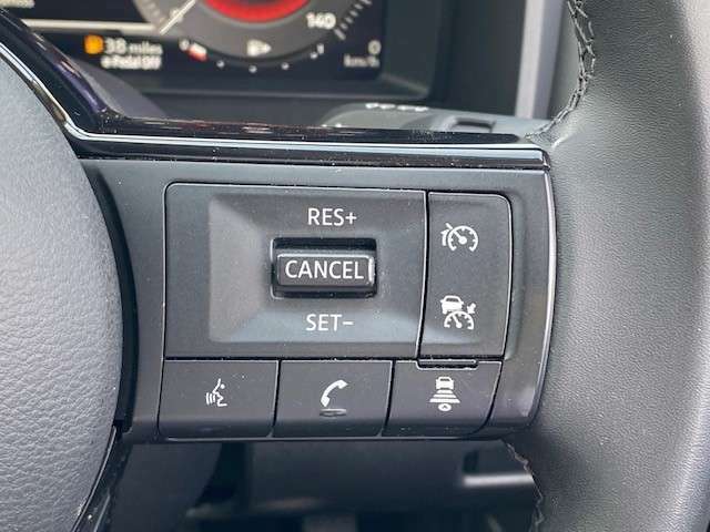 Nissan Qashqai 1.3 Dig-t Mhev 140 N-connecta 2Wd Glass Roof Silver #26