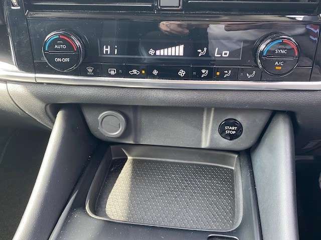 Nissan Qashqai 1.3 Dig-t Mhev 140 N-connecta 2Wd Glass Roof Silver #22
