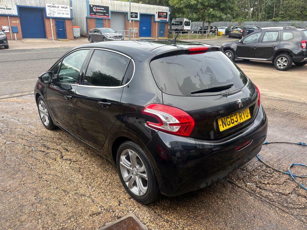 Peugeot 208 1.4 Hdi Allure Euro 5 Black #5