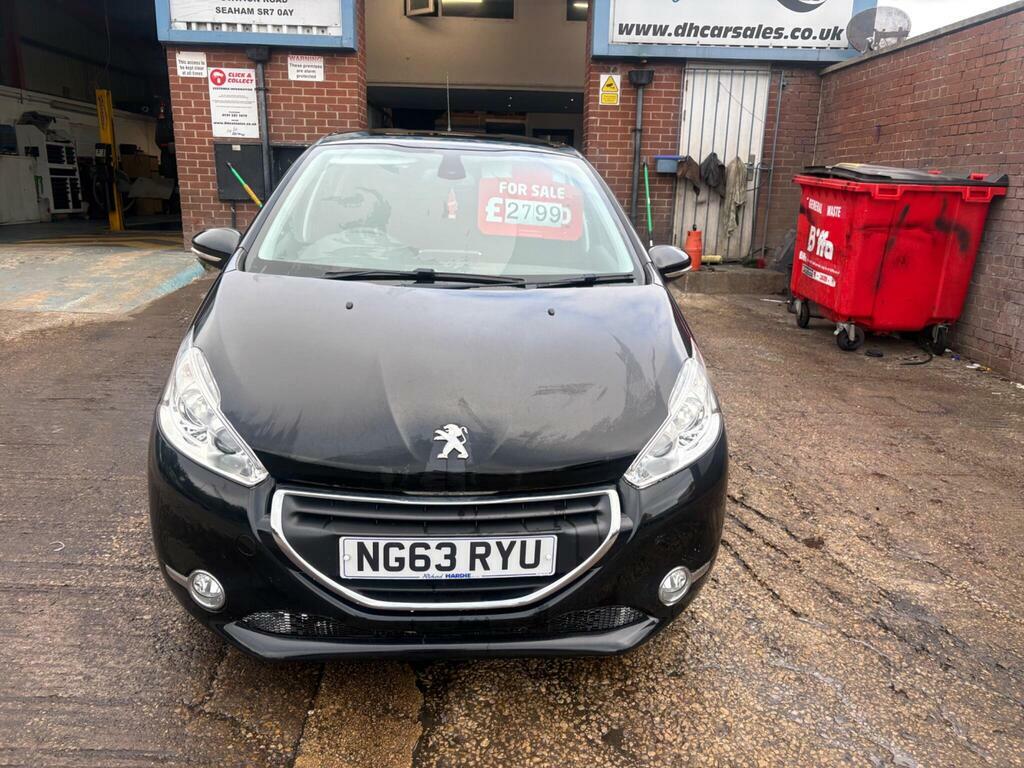 Peugeot 208 1.4 Hdi Allure Euro 5 Black #2