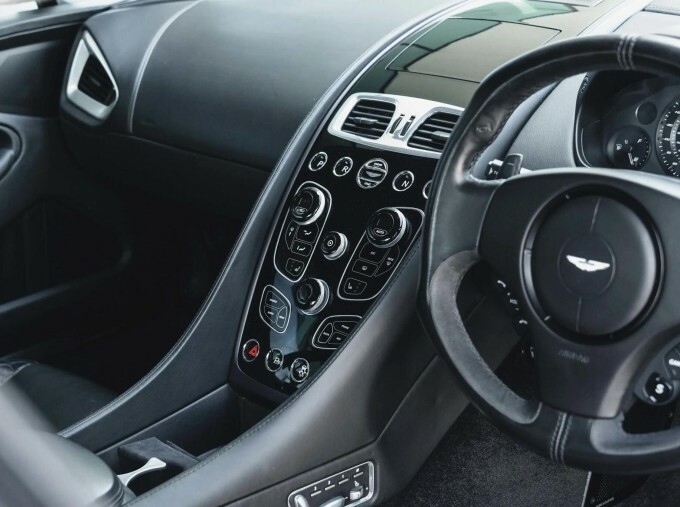 Aston Martin Vanquish 6.0L V12 8-Speed Coupe White #25