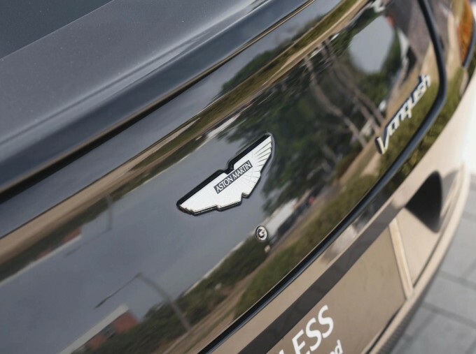 Aston Martin Vanquish 6.0L V12 8-Speed Coupe White #19