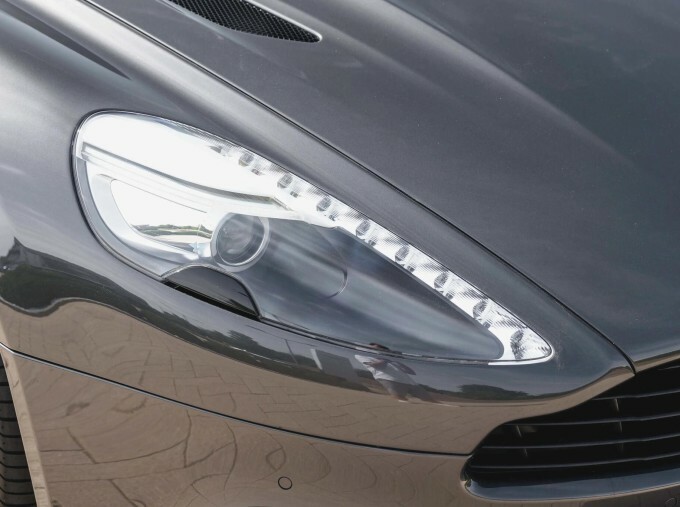 Aston Martin Vanquish 6.0L V12 8-Speed Coupe White #10