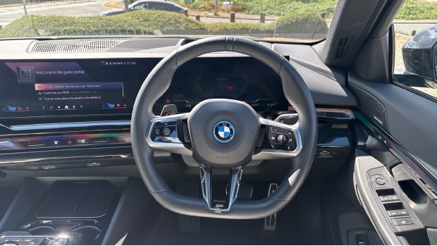 BMW i5 40 83.9Kwh M Sport Edrive 11Kw Charger Black #5