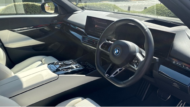 BMW i5 40 83.9Kwh M Sport Edrive 11Kw Charger Black #6