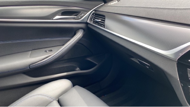 BMW 5 Series 530E M Sport Black #30