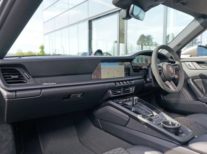 Porsche 911 Carrera 4 Gts Cabriolet 2026 Grey #12
