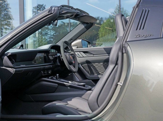 Porsche 911 Carrera 4 Gts Cabriolet 2026 Grey #16