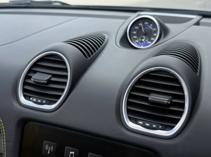Porsche 718 Spyder 4.0L 4.0 2,700 Miles Only Silver #26