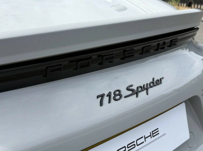 Porsche 718 Spyder 4.0L 4.0 2,700 Miles Only Silver #62