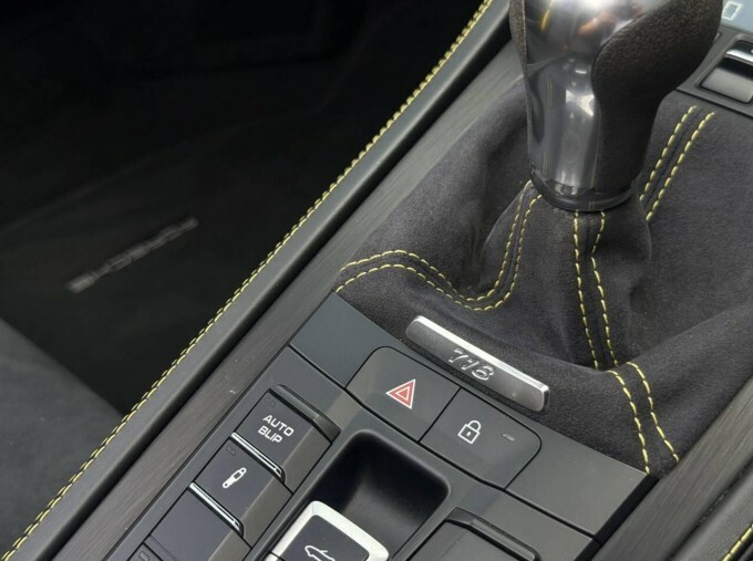 Porsche 718 Spyder 4.0L 4.0 2,700 Miles Only Silver #32