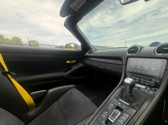 Porsche 718 Spyder 4.0L 4.0 2,700 Miles Only Silver #25