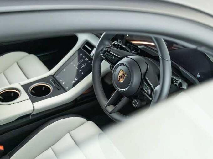 Porsche Taycan 420Kw 4S 93Kwh Grey #52