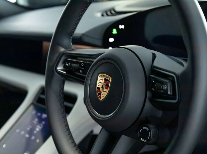 Porsche Taycan 420Kw 4S 93Kwh Grey #28