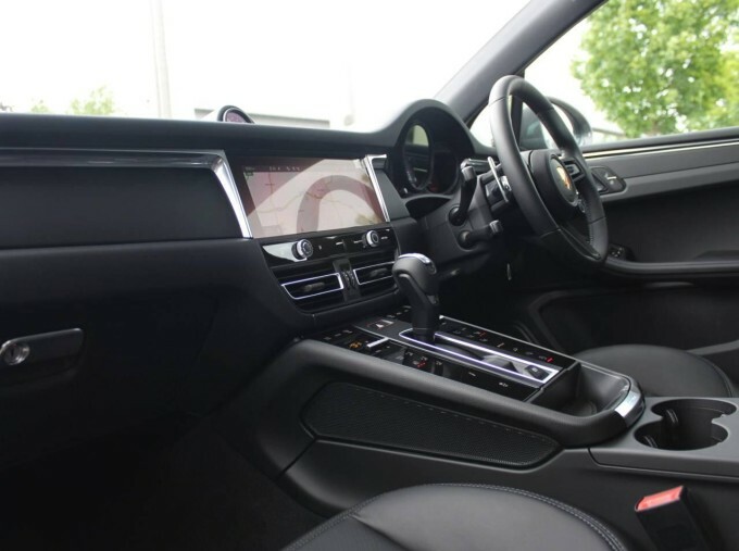 Porsche Macan 2.0T T Pdk 4Wd Euro 6 5-Door Grey #3
