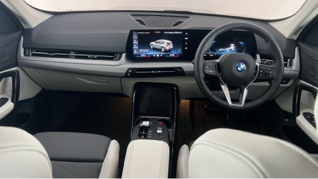 BMW iX1 20 66.5Kwh Sport Edrive 5-Door 11Kw Charger Green #4