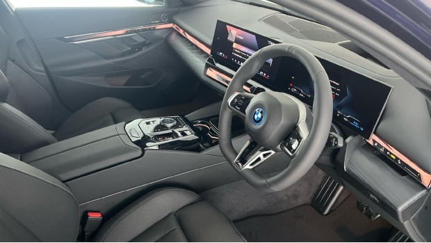 BMW 5 Series 2.0 530E2.1kwh M Sport Pro Touring Steptronic Euro Blue #6