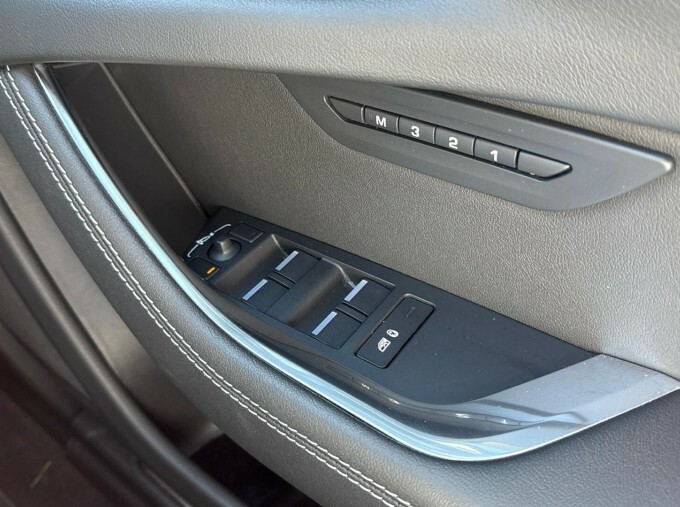Jaguar XE 2.0 P250i R-dynamic Hse Black Saloon Au Grey #26