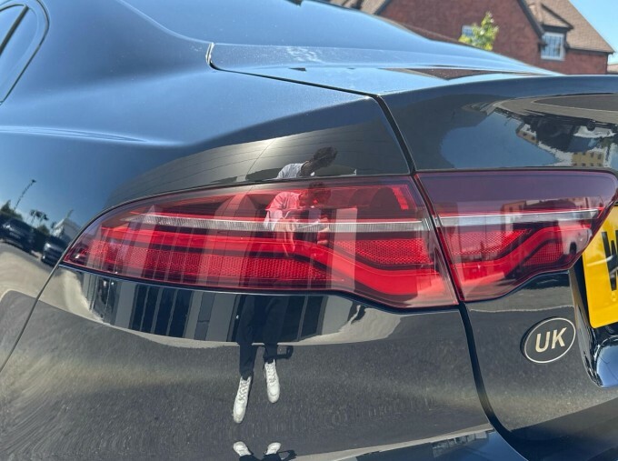 Jaguar XE 2.0 P250i R-dynamic Hse Black Saloon Au Grey #19