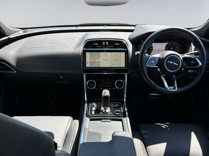 Jaguar XE 2.0 P250i R-dynamic Hse Black Saloon Au Grey #9
