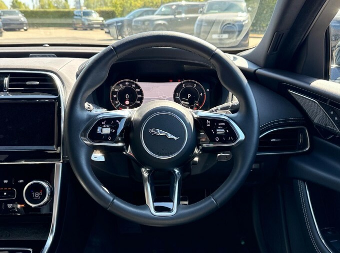 Jaguar XE 2.0 P250i R-dynamic Hse Black Saloon Au Grey #15