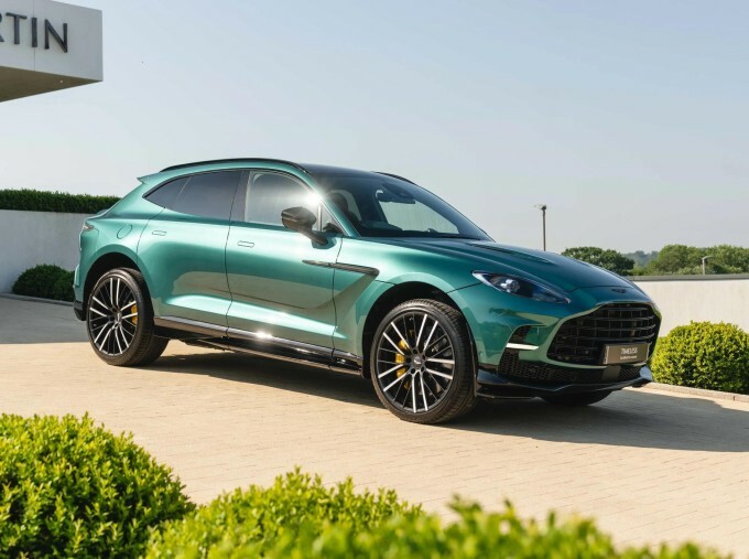 Aston Martin DBX V8 Euro 6 Green