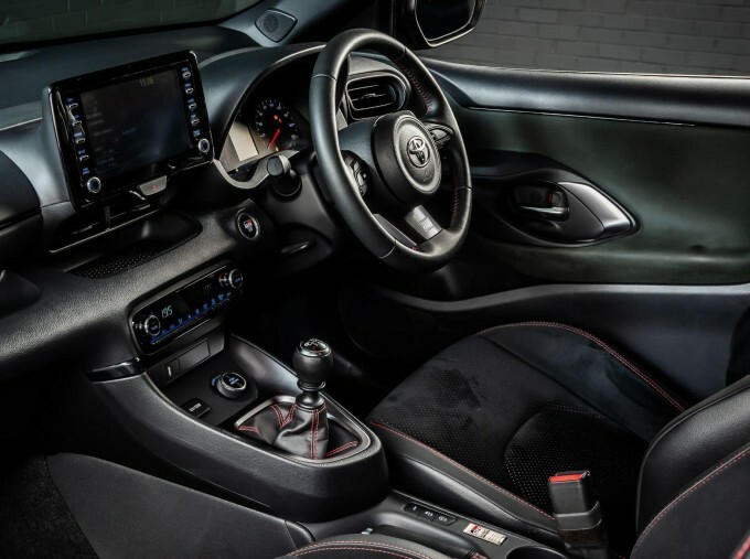 Toyota Yaris 1.5 Hybrid Design Cvt Silver #27