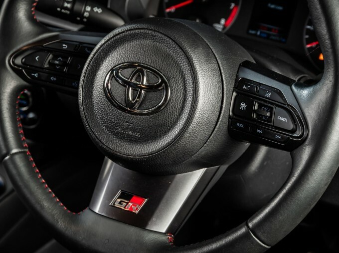 Toyota Yaris 1.5 Hybrid Design Cvt Silver #25