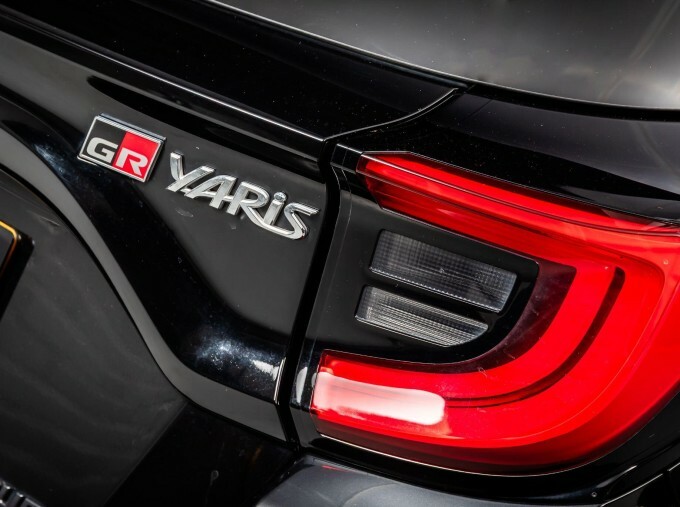Toyota Yaris 1.5 Hybrid Design Cvt Silver #16
