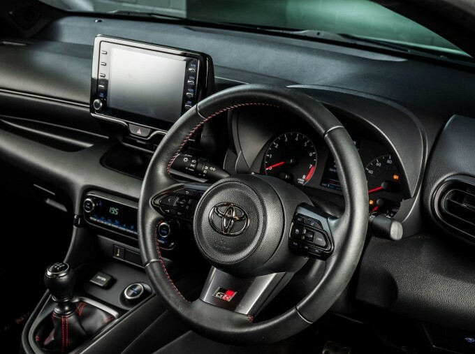 Toyota Yaris 1.5 Hybrid Design Cvt Silver #24