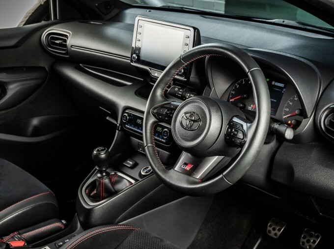 Toyota Yaris 1.5 Hybrid Design Cvt Silver #23