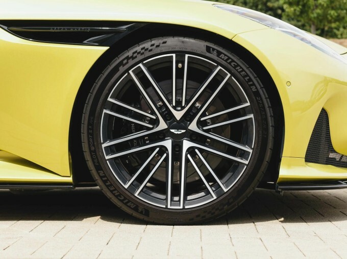 Aston Martin DB12 4.0 V8 Volante Euro 6 2-Door Yellow #4
