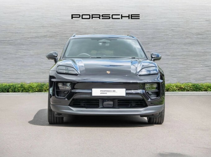 Porsche Macan 100Kwh 4 4Wd 5-Door Black #6