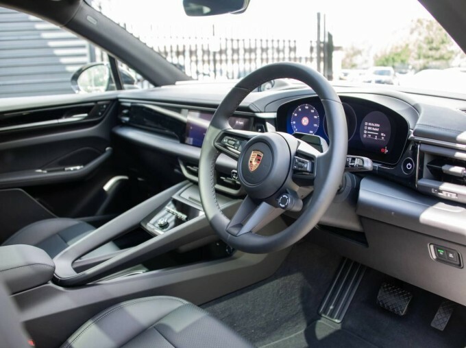 Porsche Macan 100Kwh 4 4Wd 5-Door Black #4