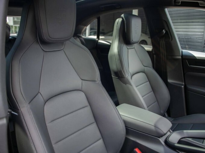 Porsche Macan 100Kwh 4 4Wd 5-Door Black #5