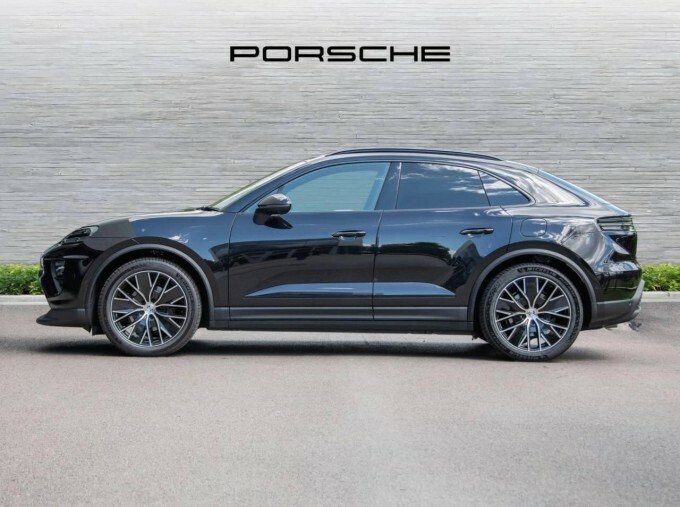 Porsche Macan 100Kwh 4 4Wd 5-Door Black #2