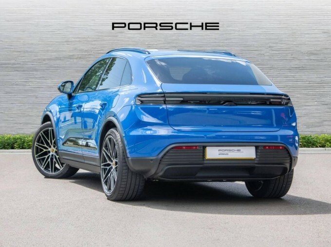 Porsche Macan 100Kwh 5-Door Blue #3