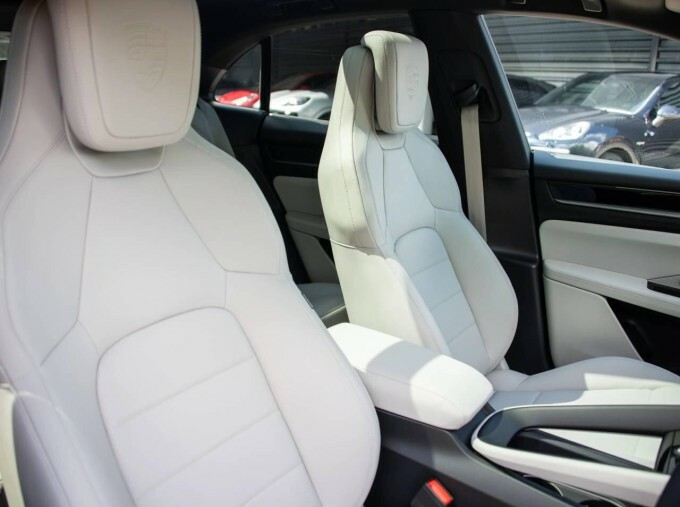Porsche Macan 100Kwh 5-Door Blue #5