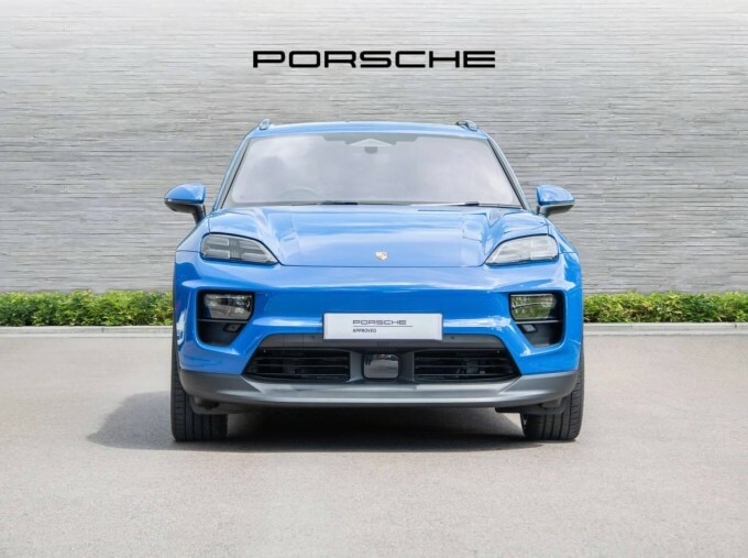 Porsche Macan 100Kwh 5-Door Blue #6