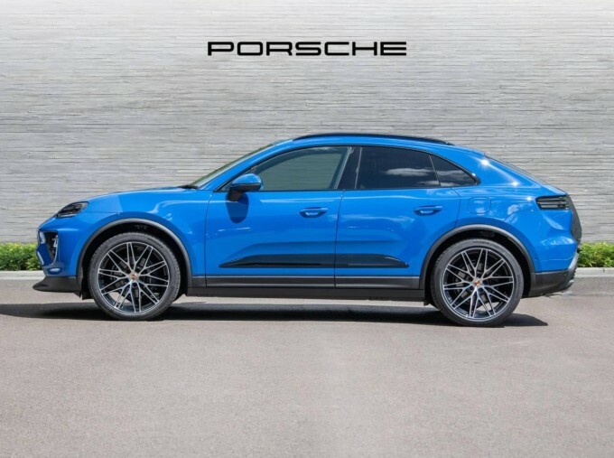 Porsche Macan 100Kwh 5-Door Blue #2