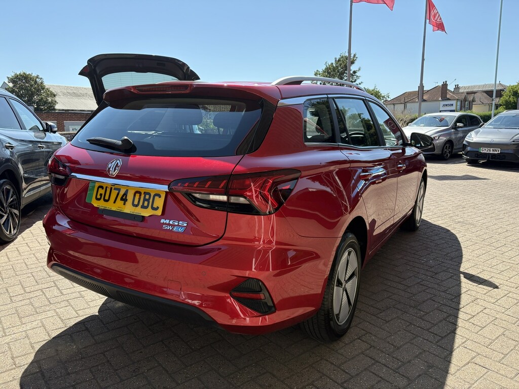 MG MG5 61.1Kwh Se Long Range Estate 15 GU74OBC Red #2